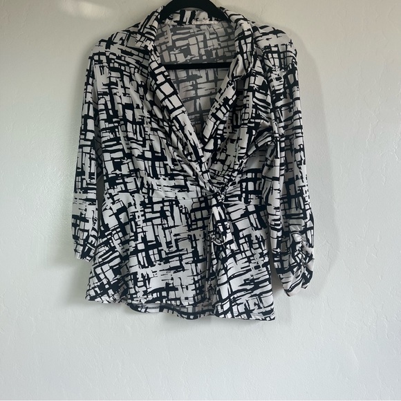 Perception concept black and white design top - Picture 2 of 6